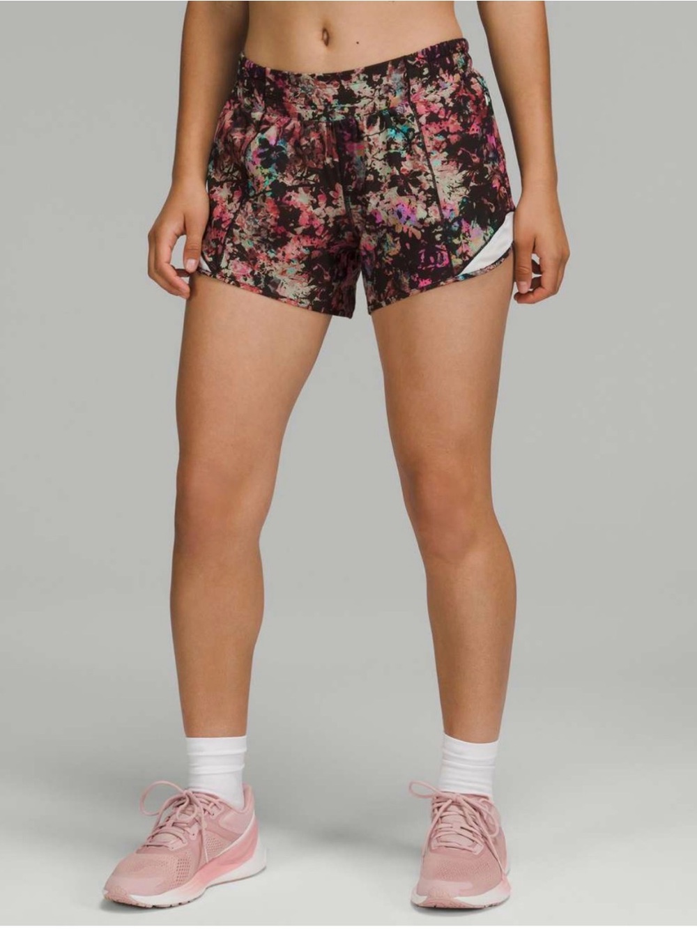 Lululemon Hotty Hot Low Rise 4” Short in Stencil Blossom